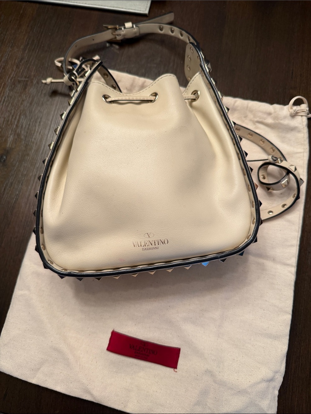 Authentic Valentino Garavani Cream Leather Rockstud Drawstring Shoulder Bag